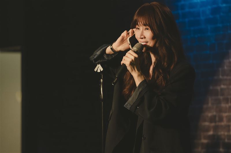 謝盈萱首挑戰詮釋脫口秀演員,認和劉若英合作壓力超大。(圖/Netflix提供)