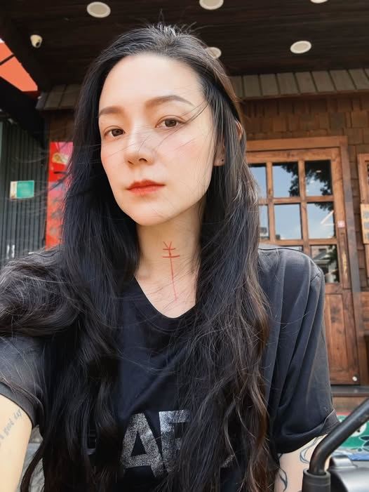 歐陽靖坦言,自己43歲才長成了自己喜歡的樣子。(圖/翻攝自歐陽靖臉書)
