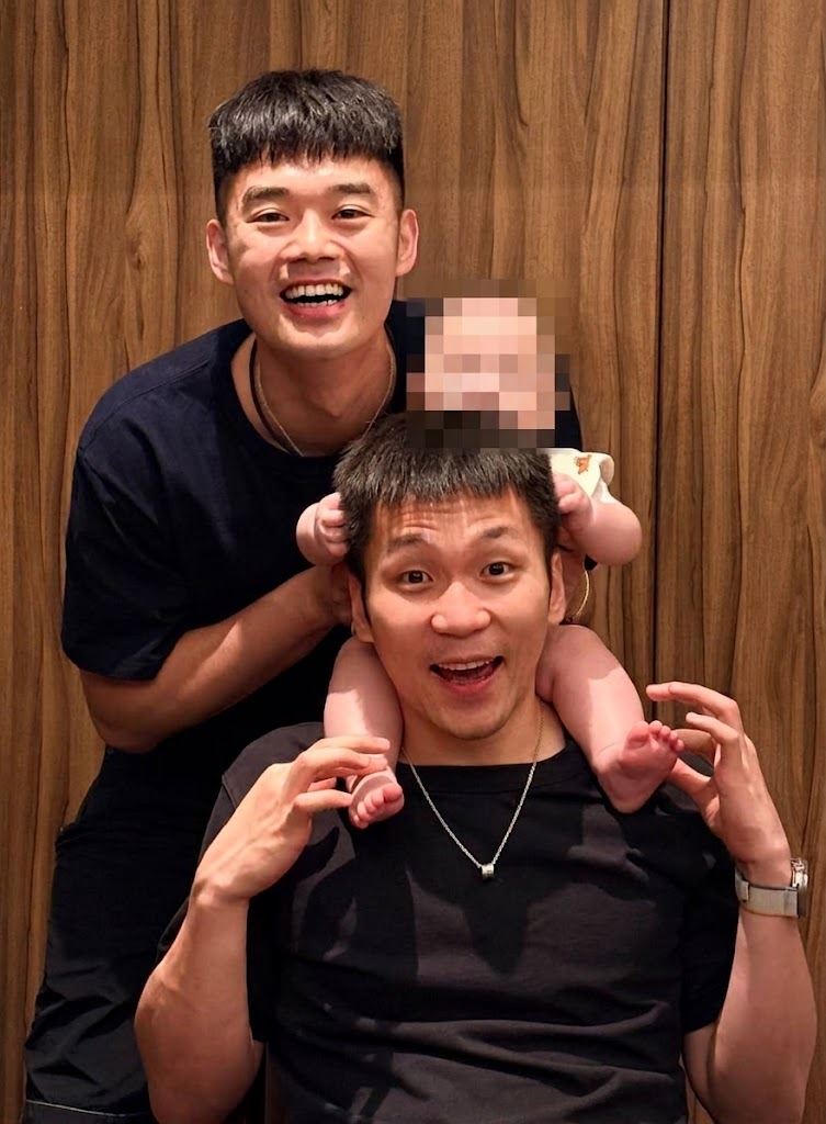 王齊麟曬出自己和兒子及李洋三人同框照片。(圖/翻攝王齊麟臉書)