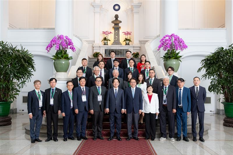 總統賴清德接見「亞洲地區台灣同鄉會回國訪問團」(圖/總統府提供)