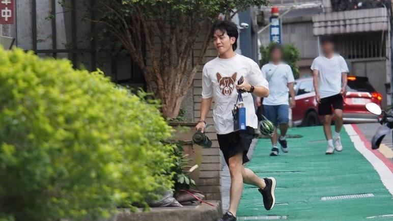 郭忠祐進黃露瑤香閨　黃西田請客認準女婿