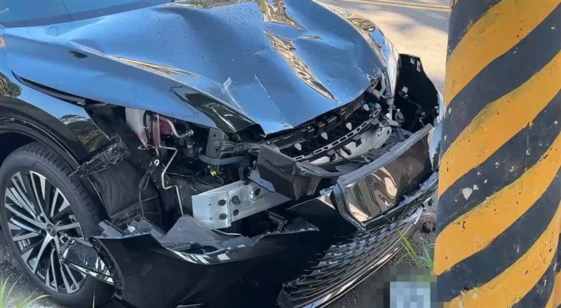休旅車車頭財損部分台電尚未說明。（圖／翻攝畫面）