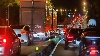 彰東外環道封路施工　車潮排3KM塞到崩潰
