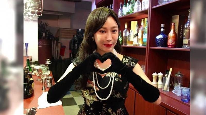 黃露瑤曾被拍藍衣男接送　被傳當小三闢謠