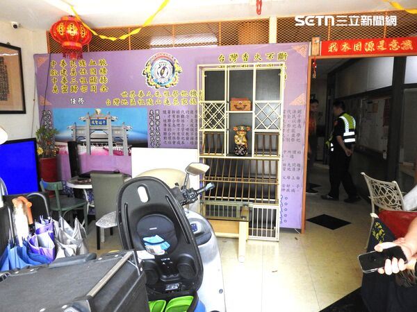 自稱「陰陽師」的 57 歲吳姓男子因長年背負巨額債務，竟利用信徒迷信盲從心理，蠱惑一名飽受長子罹患思覺失調症困擾的 70 歲老父，以 100 萬元代價委託「除魔除子」。（圖／翻攝畫面）