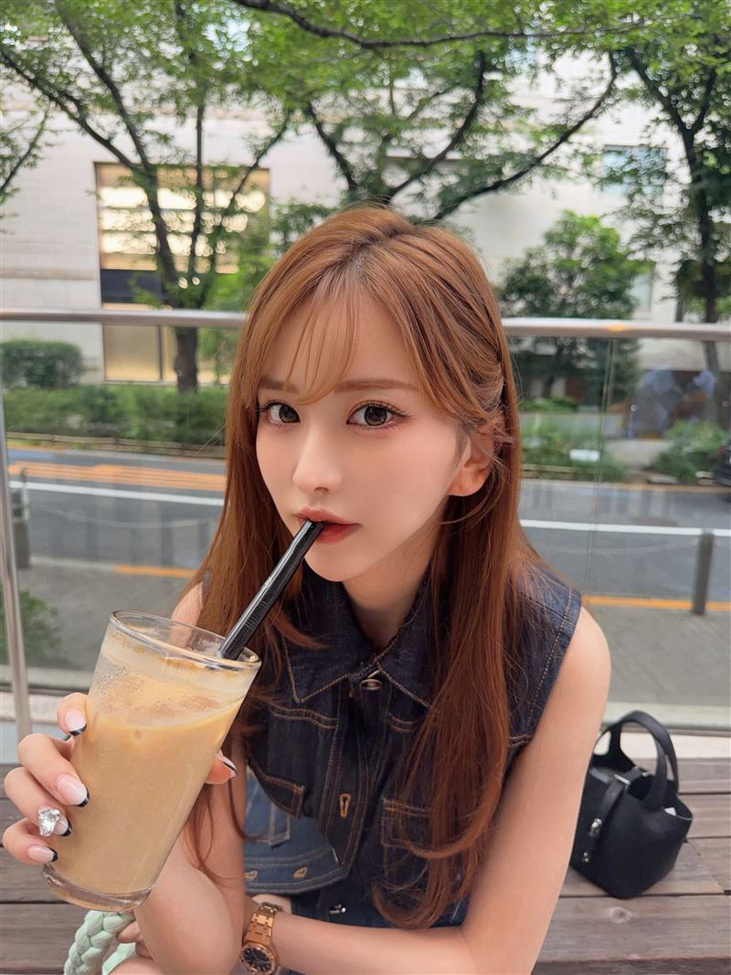 日本27歲YouTuber田澤梨乃因涉嫌持有古柯鹼遭警方逮捕。(圖/翻攝自IG @rinoworld_875)