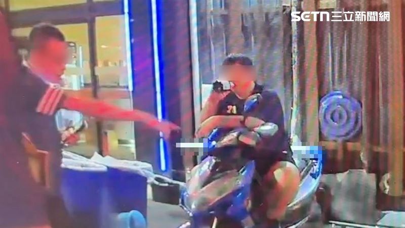驚悚！男亂開KTV包廂　遭老闆追砍10刀亡