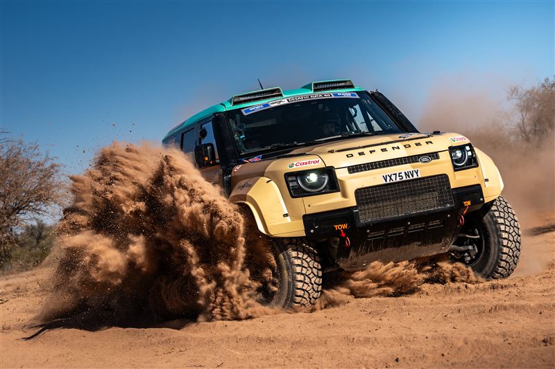 Defender D7X-R面對各種艱困的比賽環境。(圖/JLR提供)