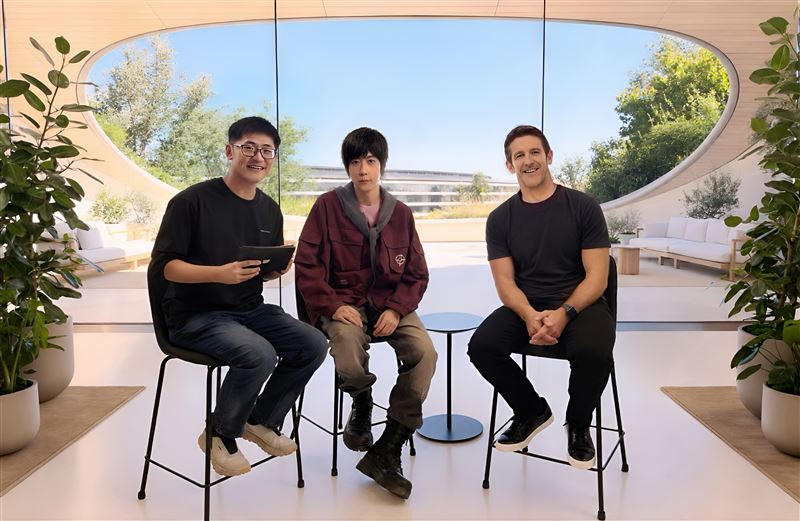 五月天阿信(中)與影視颶風創始人兼CEO Tim(左)、蘋果新任執行長John Ternus(右)深度交流。(圖/相信音樂提供)