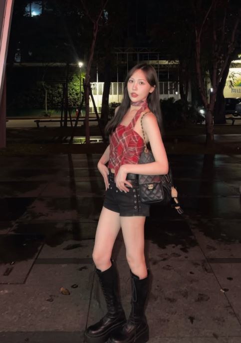 蕭伊坦言自己雖然感情路走得坎坷，但仍選擇相信愛情。（圖／翻攝自IG @11.sns）