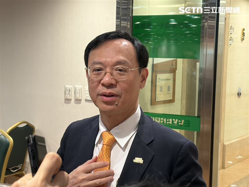 石崇良說健康幣首波將以兌換「五類業者」為主。(圖/記者簡浩正攝影)