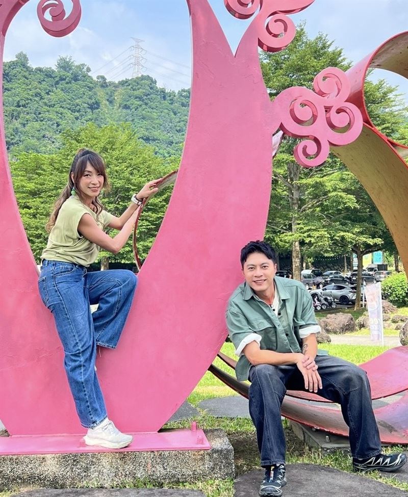 段慧琳、余思達轉戰嘉義阿里山。(圖/民視提供)