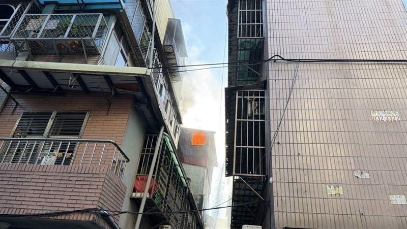 新／淡水民宅驚傳火警！4F頂加起火住戶逃