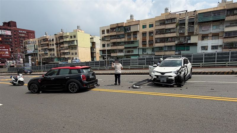 沒煞車追撞MINI！73歲婦車頭全爛挨罰