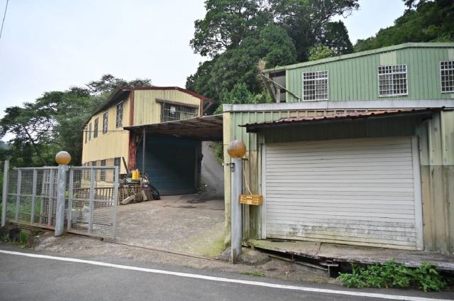 吳姓陰陽師與共犯將褚男帶往偏僻工寮私行拘禁毒殺。(圖/翻攝畫面)