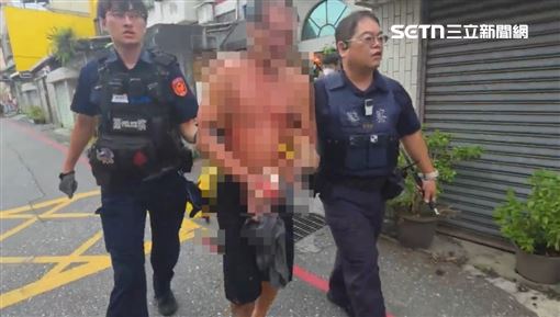 花蓮男持刀揮舞襲警！竄巷弄對峙畫面曝光