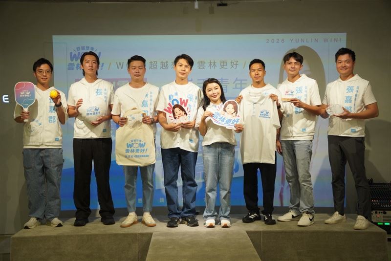 張嘉郡「WOW雲林」競選小物推匹克球拍組