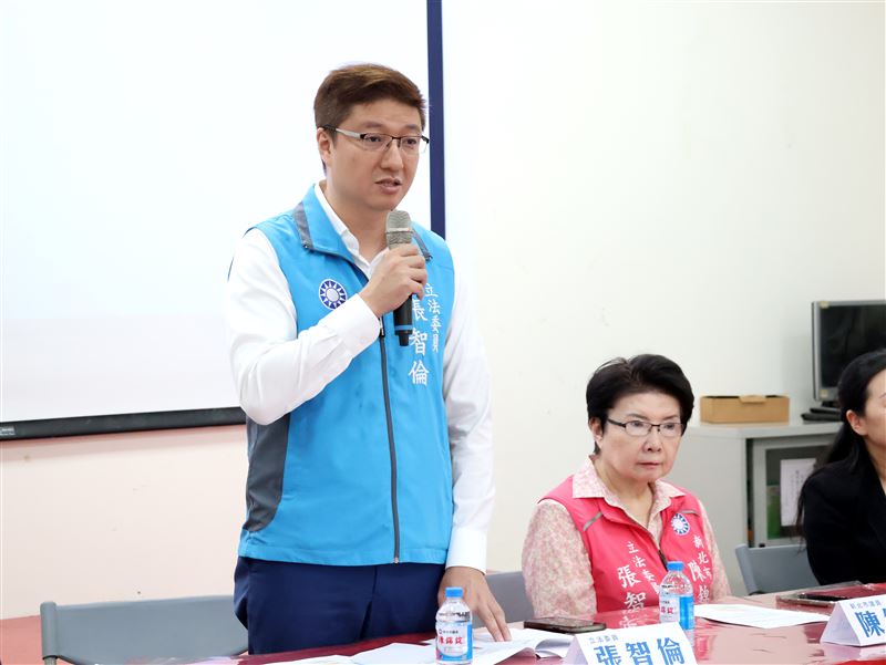 國民黨立委張智倫成功爭取放寬伯公照護站申請門檻,他表示,全國C級巷弄長照站均可申請設置伯公照護站,期限至9月30日止。(圖/張智倫辦公室提供)