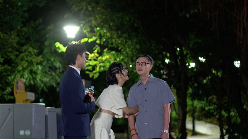 何豪傑與劇中兒女盧彥澤、蔡祥合作,默契十足。(圖/民視提供)