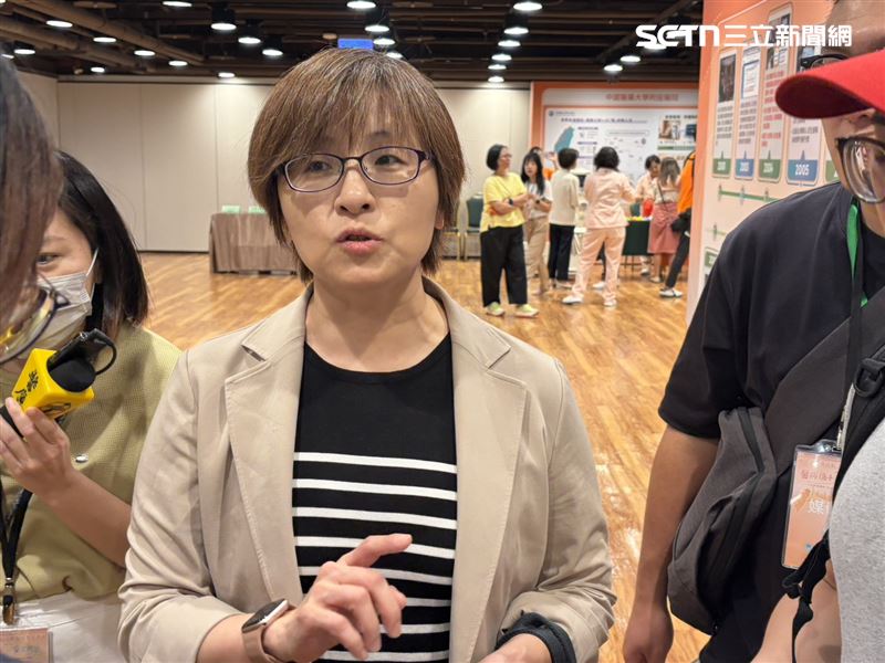 劉越萍表示,藥師行政處分的相關流程需要本人書面回覆,衛生局已在跟地檢署詢問溝通。(圖/記者簡浩正攝影)