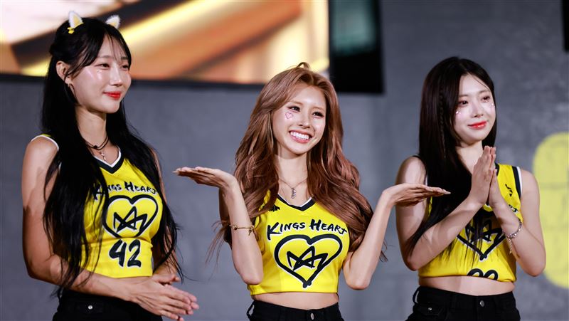 新北國王啦啦隊QUEENS韓籍成員李貞潤、全恩菲、金娜妍出席開季記者會。(圖/新北國王球團提供)