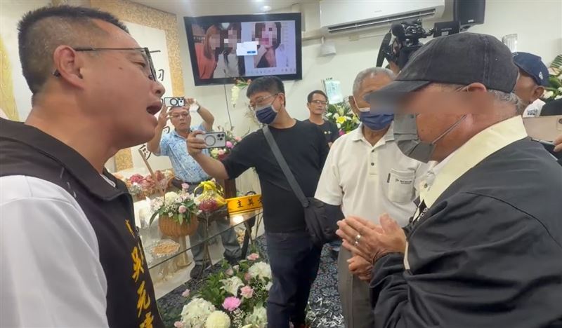 面對家屬質問,林嫌父親沉默不語,引發家屬不滿。(圖/翻攝畫面)