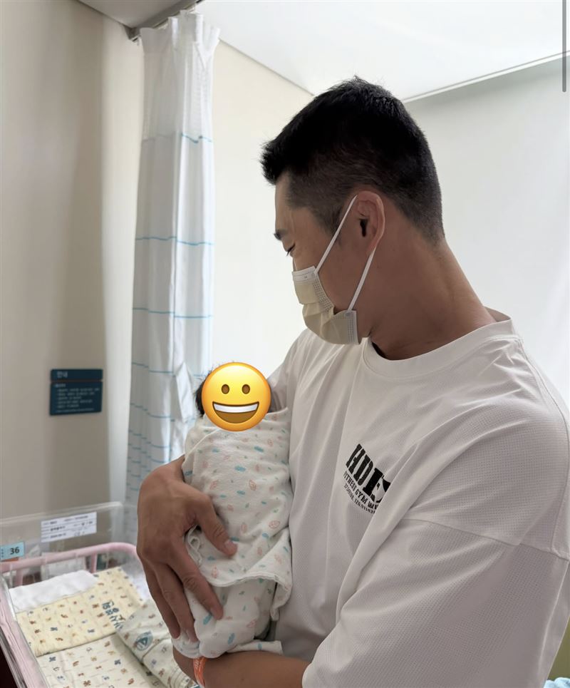金東炫升格四寶爸。(圖/翻攝自IG)