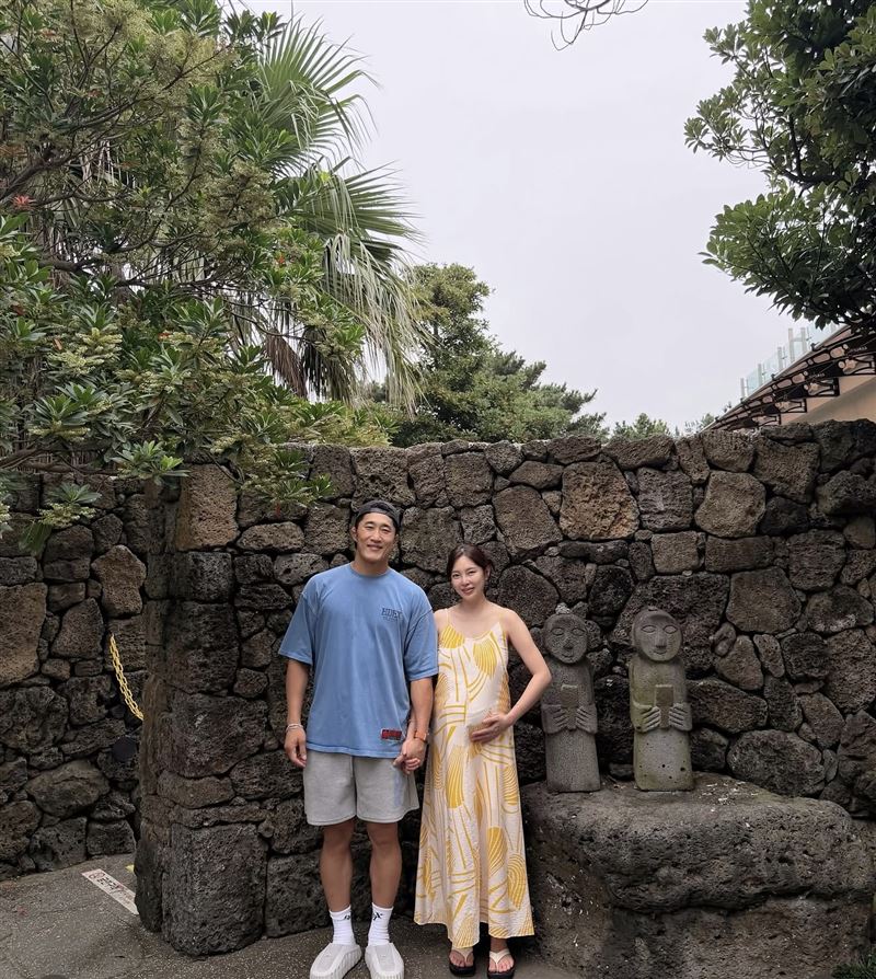 金東炫婚後育有四子。(圖/翻攝自IG)