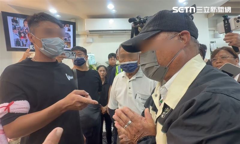 林男因「怕被打」未申請戒護前往告別式,最終由林男父親到場上香。(圖/翻攝畫面)