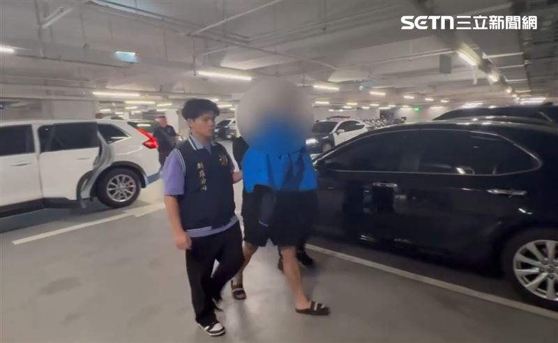 「大帳房」張俊傑棄保潛逃,檢警持續追蹤,於16日深夜,南下拘提25歲伍姓男子到案,他涉嫌提供車輛協助張俊傑逃亡。(圖/翻攝畫面)