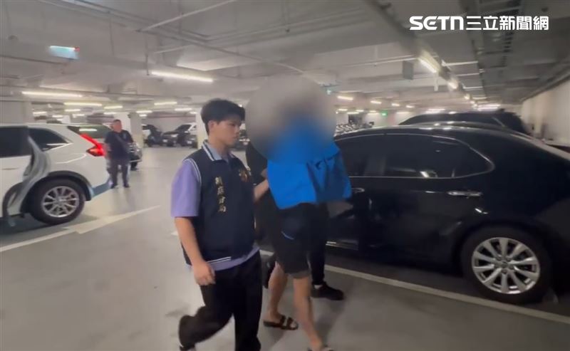 「大帳房」張俊傑棄保潛逃,檢警持續追蹤,於16日深夜,南下拘提25歲伍姓男子到案,他涉嫌提供車輛協助張俊傑逃亡。(圖/翻攝畫面)