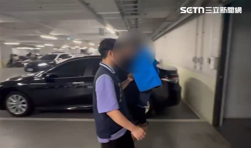 「大帳房」張俊傑棄保潛逃,檢警持續追蹤,於16日深夜,南下拘提25歲伍姓男子到案,他涉嫌提供車輛協助張俊傑逃亡。(圖/翻攝畫面)
