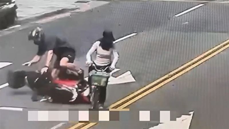 柯龍摔車瞬間。(圖/翻攝畫面)