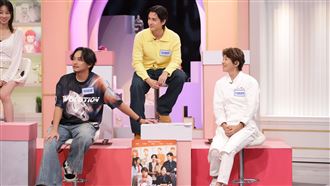 總幹事楊銘威(左)率領日本主廚「料理貴公子」川越達也(右)、「值班經理」石知田宣傳節目。(圖／TVBS提供）