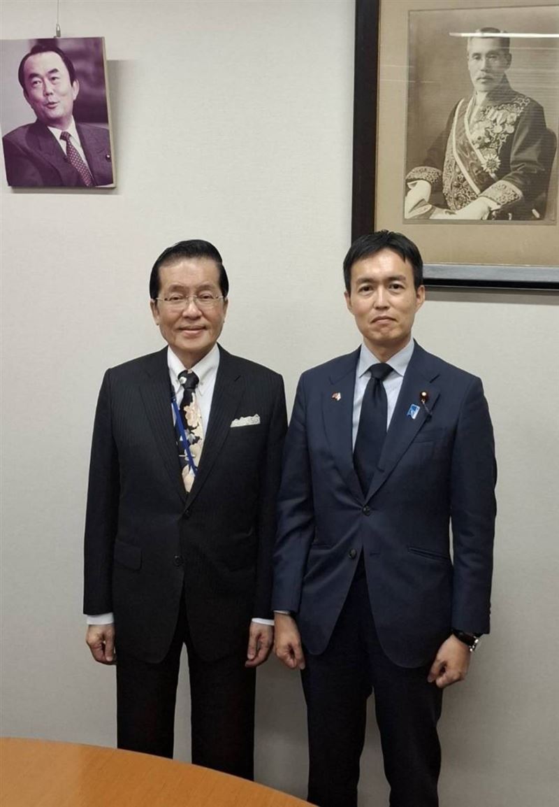 國民黨副主席張榮恭訪日與平沼正二郎(自民黨青年局局長)會面(圖/國民黨提供)