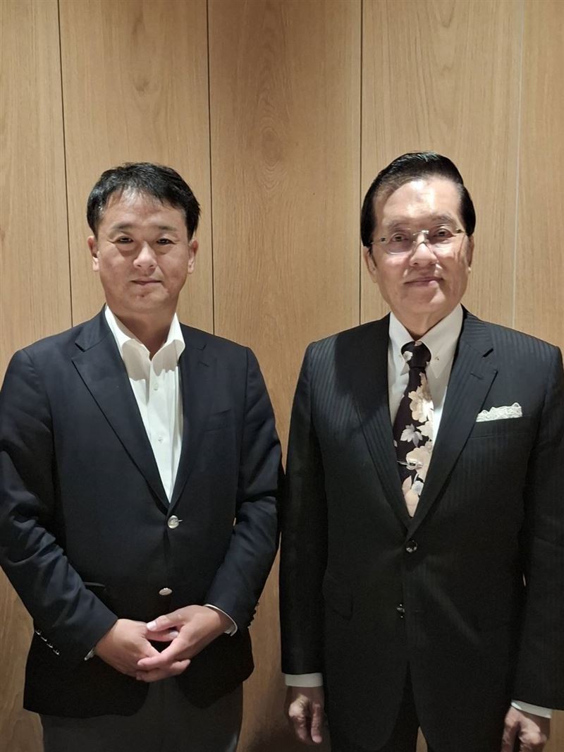 國民黨副主席張榮恭訪日與青山大人(立憲民主黨青年局前局長)會面(圖/國民黨提供)