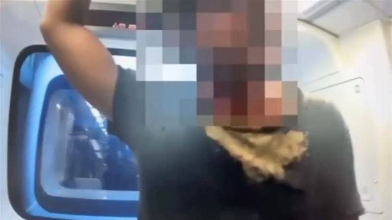 北捷文湖線爆衝突！男車廂爽嚼檳榔嗆保全