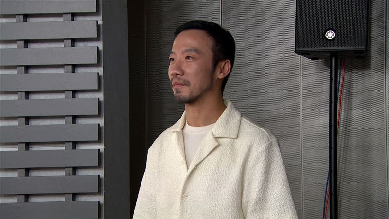 錄影當天高允漢經紀人伴侶現身攝影棚給予支持。(圖/年代提供)