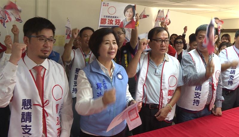 彰化議長謝典霖因涉賄涉貪遭收押，母親鄭汝芬也難逃，謝家王朝中的核心成員全部落敗。(圖／翻攝畫面)