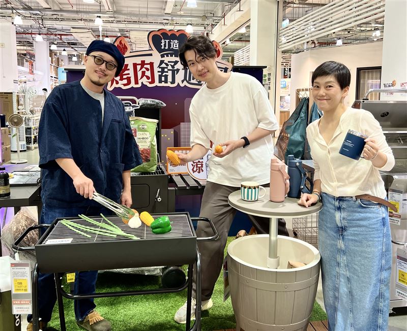 打造中秋「烤肉舒適圈」!特力屋依多元需求推烤肉爐選購指南。(圖/品牌業者提供)