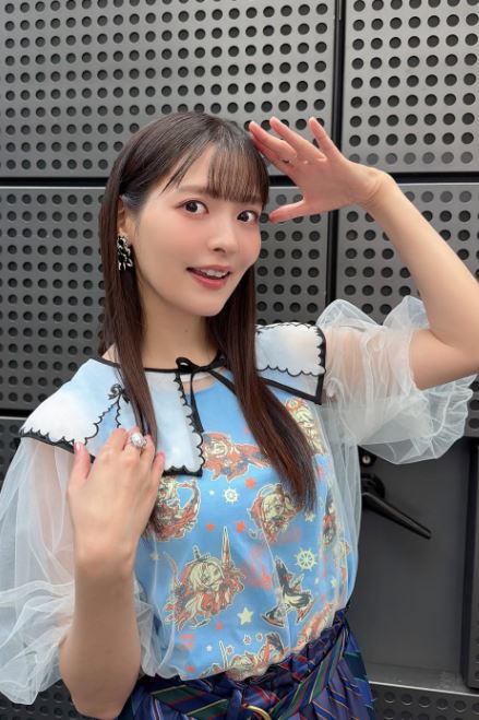 上坂堇曾為《不時輕聲地以俄語遮羞的鄰座艾莉同學》女主角「艾莉」、《BanG Dream!》「白鷺千聖」等多部作品配音。（圖／翻攝自IG @uesaka_sumire）