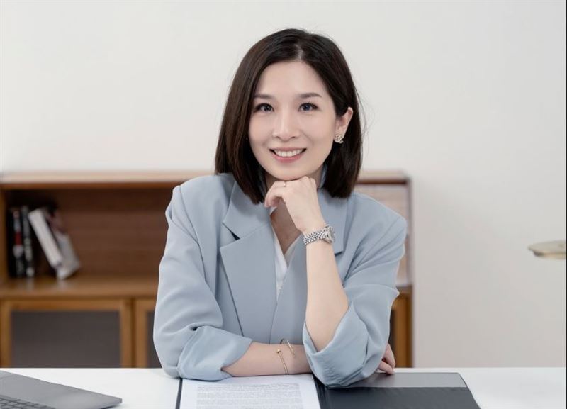 財經作家《財女珍妮》在臉書粉專《JC 財經觀點》示警，高利率環境恐怕維持比想像中更久的訊號。（圖／翻攝自《JC 財經觀點》臉書粉專）