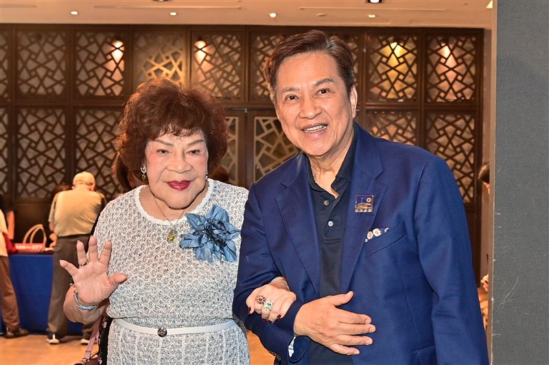 周遊、李朝永談近況。(圖/台視提供)