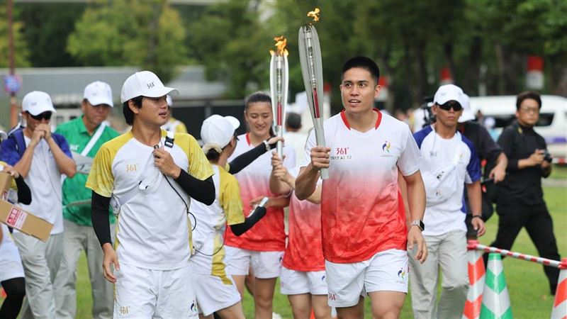男籃隊長陳盈駿　代表台奧會傳遞亞運聖火