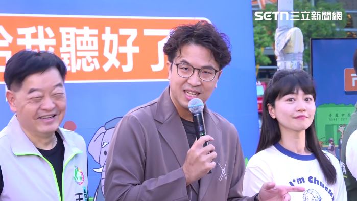 還沒下班！沈伯洋南港開講　現場人潮曝光