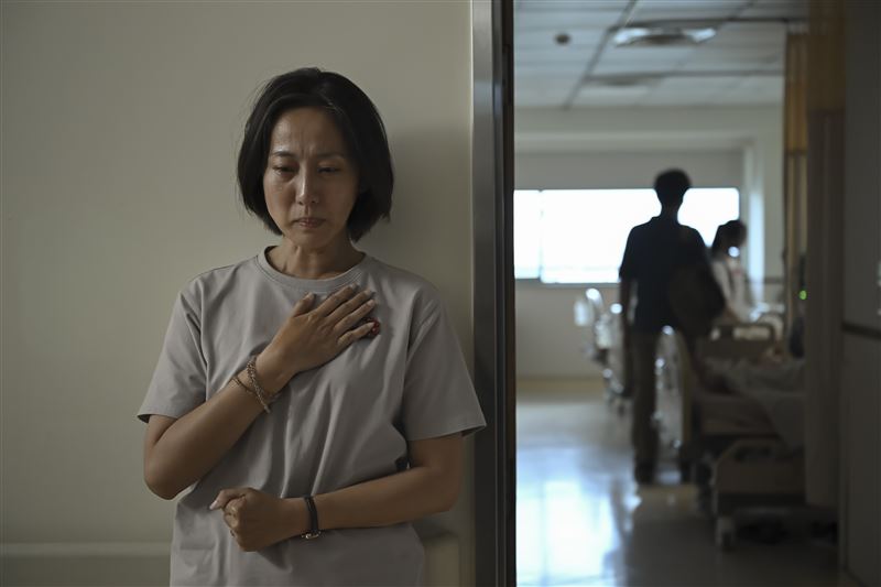 演員張詩盈分別以《日日好食光》入圍「戲劇節目女配角獎」,並以《成功路上》入圍「迷你劇集女配角獎」,一口氣獲得兩項提名。(圖/高二電影提供)