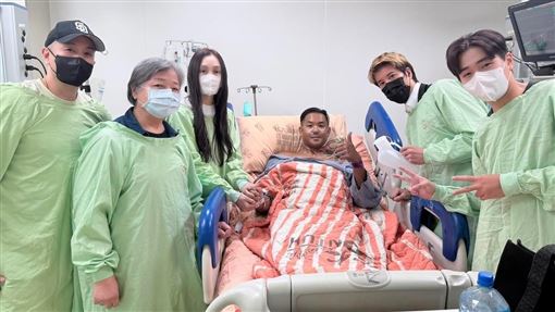 范瑋琪穿隔離衣被酸擺拍　醫1句話2萬人讚