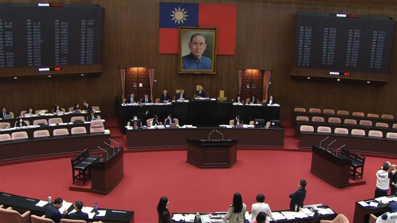 卡384天！115年度總預算今終於送出立法院