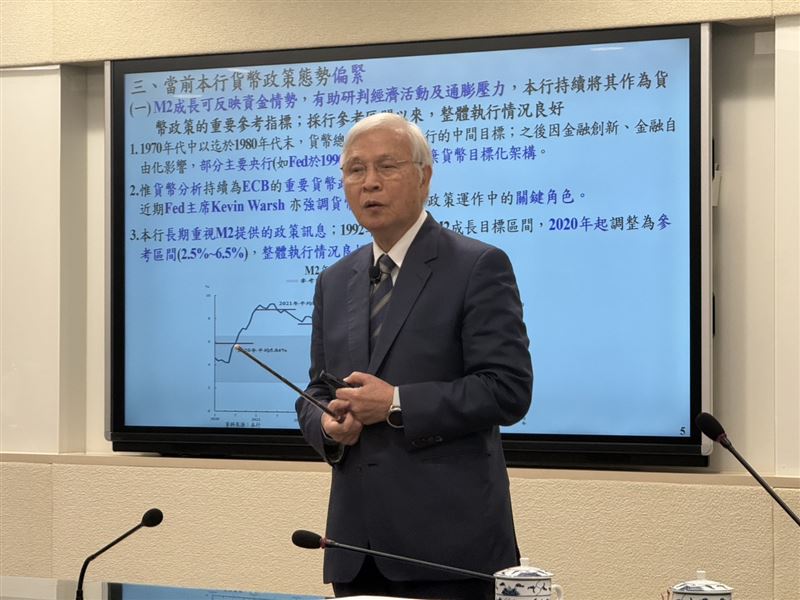 台灣CPI連五月超越通膨警戒線，央行總裁楊金龍指出物價仍可控，預期明年降至2%以下。（圖／記者師瑞德攝影）