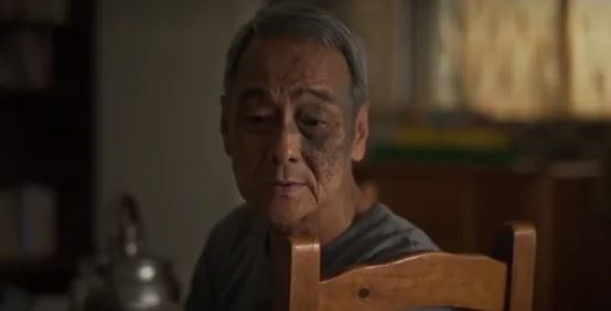 《洗衫仔店》找來資深演員蔡明修(蔡爸)與蔡承邑扮演父子，讓一個20出頭的女性來導演父子的戲份，難度可想而知，不過這部片拍到最後，蔡爸對陳立珊的工作態度還是非常肯定的。（圖／翻攝畫面）